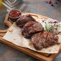 Шашлык из бараньего ребра на углях в Форель