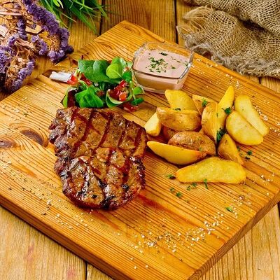 Стейк из мраморной свинины с картофельными дольками в Белый Аист по цене 870 ₽