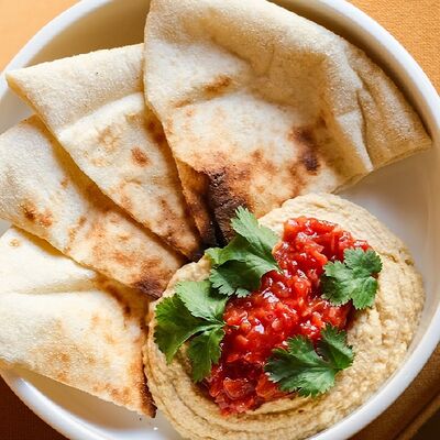 Хумус с томатной сальсой и фокаччей в The Odi по цене 18 р.