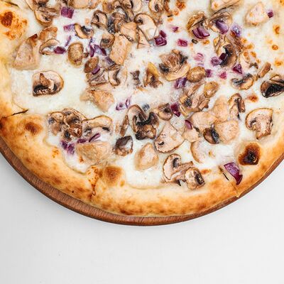 Пицца с курицей и грибами в Antonio по цене 750 ₽