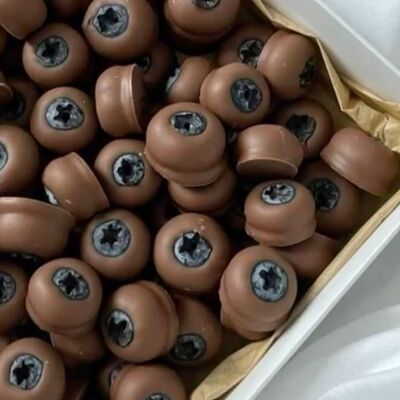 Голубика в шоколадев Lovely Berry по цене 1490 ₽