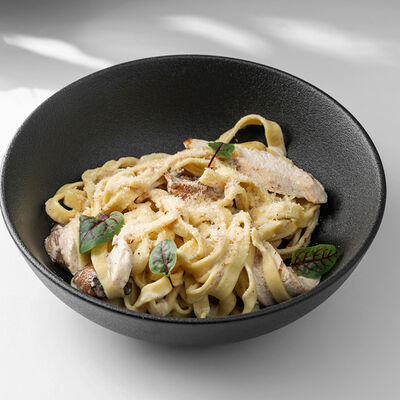 Паста с цыпленком и грибами в Sunrise по цене 578 ₽