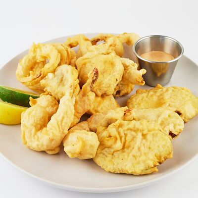 Хрустящие морепродукты в Нью-Йорк пицца и гриль по цене 690 ₽