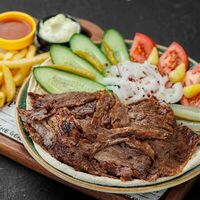 Донер на тарелке с курицей в ДадАли