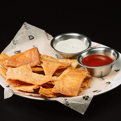 Чипсы из теста роти в Harats Pub по цене 403 ₽