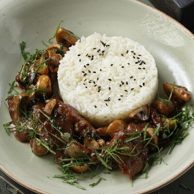 Говядина с грибами в Rich Lounge по цене 1200 ₽