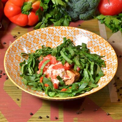 Салат с камчатским крабом и теплым авокадо в АйДаБаран по цене 990 ₽