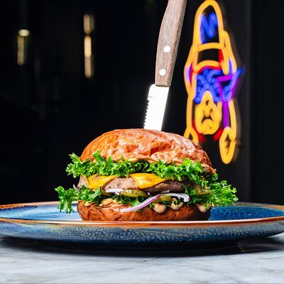 Чизбургер в Newbar по цене 500 ₽