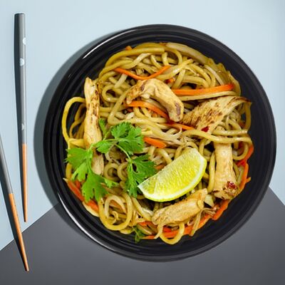 Рамен с курицей в китайском соусе терияки в Mad Chicken по цене 570 ₽