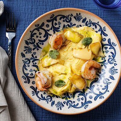 Скрембл с камамбером и креветками в Альбатрос по цене 760 ₽