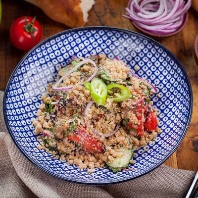 Салат овощной по-грузински с орехами в Чача по цене 420 ₽