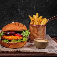 Бургер с котлетой из мраморной говядины в The River Restaurant