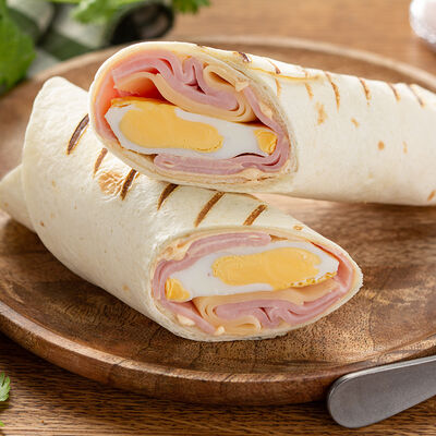 Ролл с ветчиной и яйцом в Пока горячее по цене 430 ₽