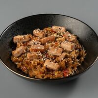 Жареный рис с тунцом в ореховом соусе в Wokstreet