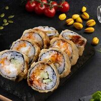 Темпура ролл с копченым угрем Тануки в Самурай SUSHI PREMIUM