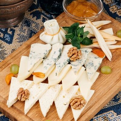 Мезе из сыров в ШБ Next по цене 710 ₽