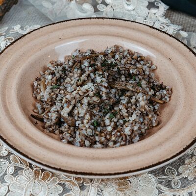 Гречка с грибами и луком в Собрание по цене 160 ₽