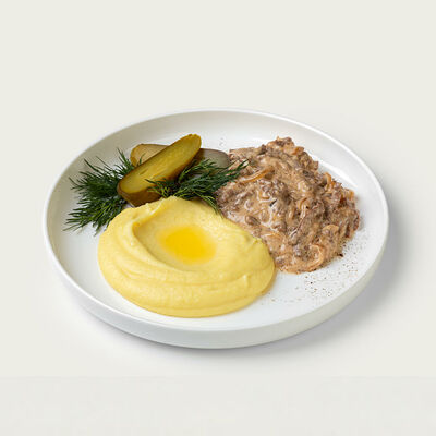 Бефстроганов из телятины с картофельным пюре в VASILCHUKI Chaihona №1 по цене 1150 ₽