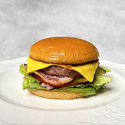 Бургер с говядиной в MaMa Mia по цене 654 ₽