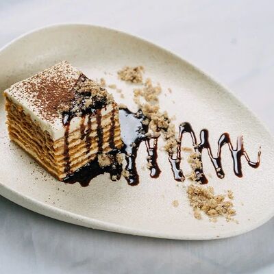 Медовик в Баклажан по цене 730 ₽