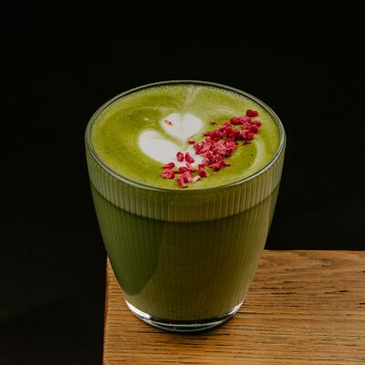 Матча миндаль-ваниль в Джимми Чу по цене 420 ₽