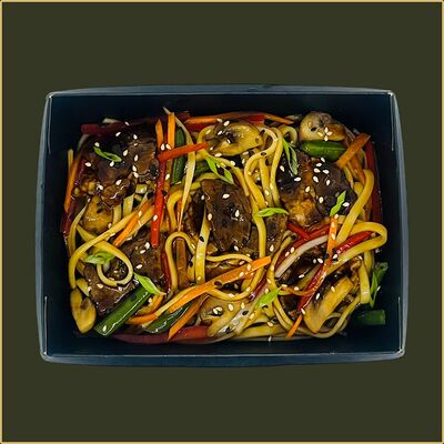 Wok Удон с говядиной в Happy Fish Premium по цене 794 ₽