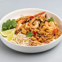 Лапша Пад Тай с креветками в Mojo