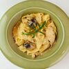 Паста с подкопченой курицей и грибами в Chikki pizza по цене 650