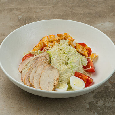 Салат Цезарь с курицей в Бали по цене 558 ₽