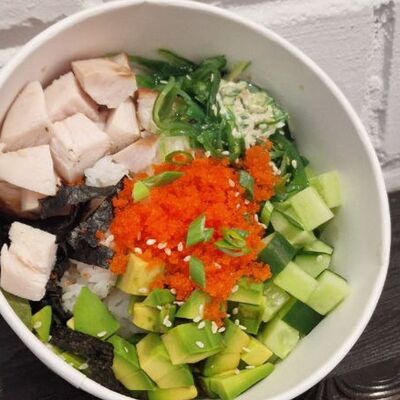 Боул с курицей в Капибара кофейня по цене 725 ₽