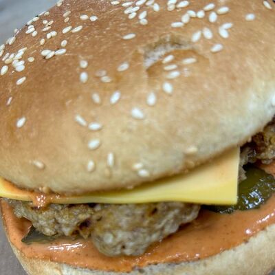 Гамбургер с говядиной в Секрет Огонька по цене 260 ₽