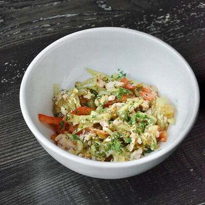 Салат с курицей и овощами в Гости, бистро по цене 260 ₽
