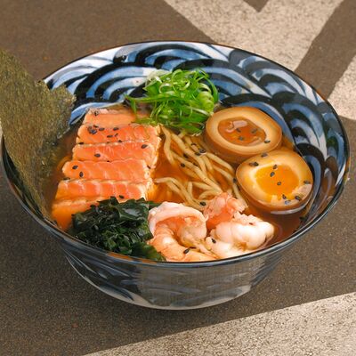 Рамен Шио с морепродуктами в Лапса раменбар по цене 830 ₽