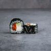 Калифорния блэк с лососем в Sushi100 по цене 810
