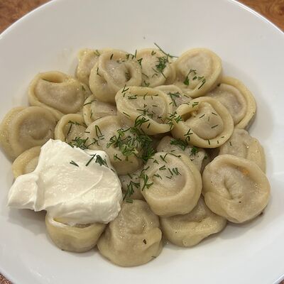 Пельмени мясные со сметаной в Baikallove по цене 360 ₽