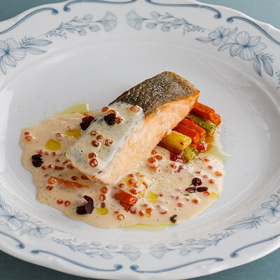 Лосось в икорном соусе с овощами в Терраса по цене 2790 ₽