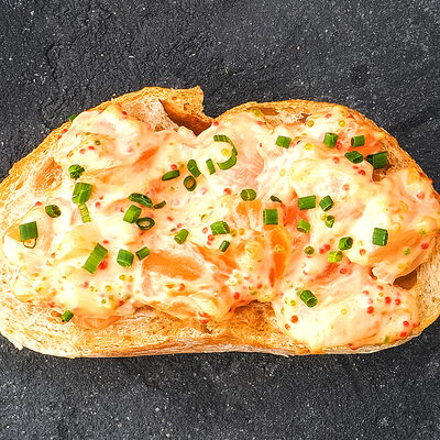 Брускетта с острым лососем и гребешком в Mojo по цене 250