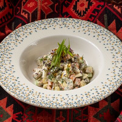 Оливье с ветчиной в Хмели & Сунели по цене 430 ₽