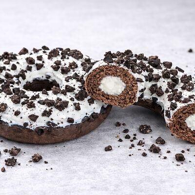 Донат Орео с кусочками печенья в Lo-Fi Coffee по цене 180 ₽