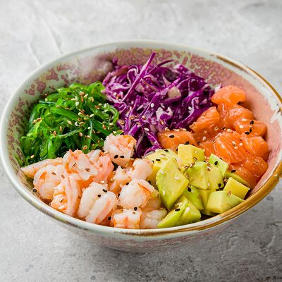 Поке с креветками и лососем в Tomi по цене 1130 ₽