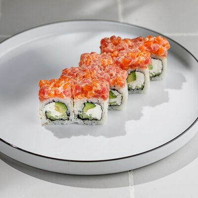 Ролл с тартаром из лосося и тунца в Кукумбер по цене 890