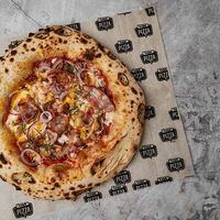 Неаполитанская пицца Мясная в Luka Pizza