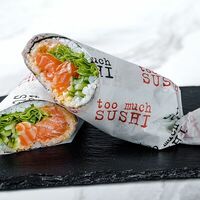 Суширитто с лососем в Too much sushi