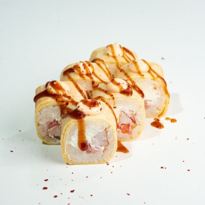 Малый ролл тамаго-блин с копчёной курицей и помидором (6 шт.) в ЁБИСАН по цене 599 ₽