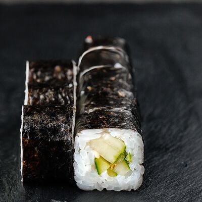 Маки с огурцом в Суши скат по цене 270 ₽