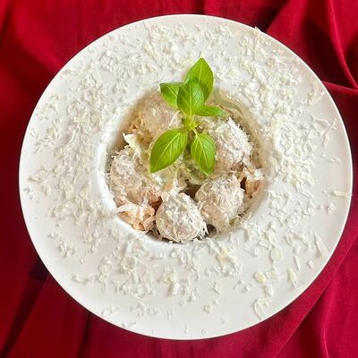 Фарфалле с фрикадельками в Вино и еда по цене 590 ₽