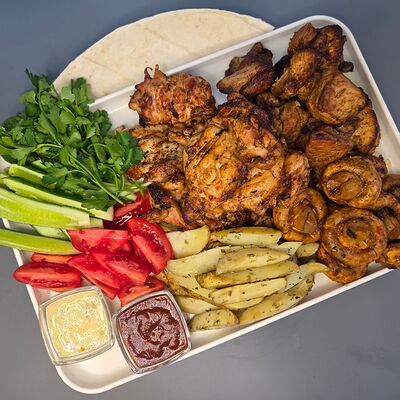 Сет шашлыка L (на 5-7 человек) в Мужчина готовит по цене 4450 ₽