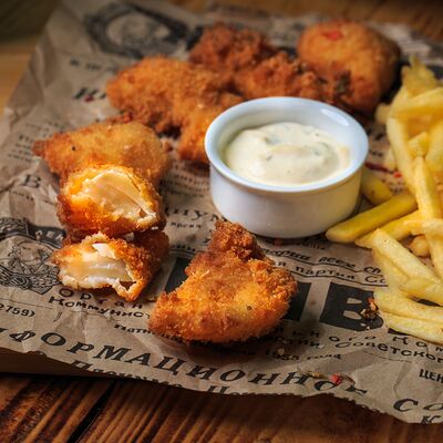 Фиш & Чипс в Паровоz аттракцион бар по цене 390 ₽