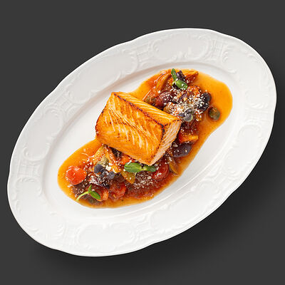 Лосось по-сицилийски с томатами и оливками в Secret Kitchen по цене 1350 ₽