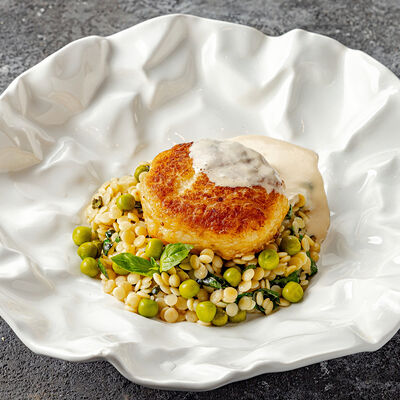 Котлета из палтуса на птитиме, с зеленым горошком, соусом из ряженки и хрена в Терраса по цене 1220 ₽